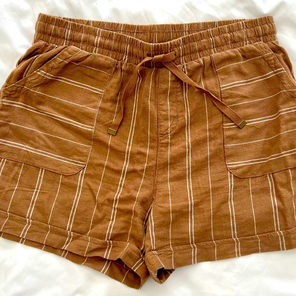 Brown and white striped casual shorts